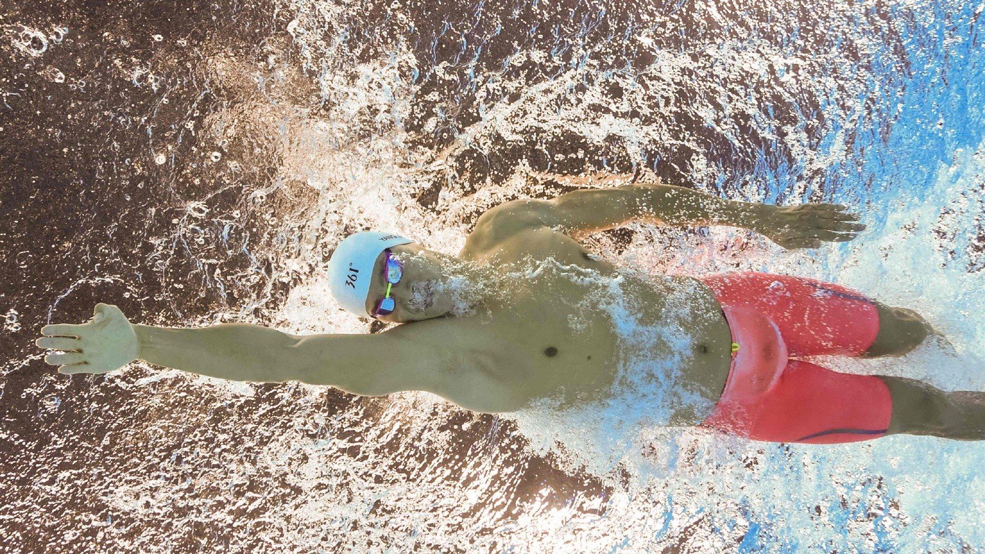 新王登基！登贝莱力压天才新星亚马尔，问鼎金球奖创生涯巅峰